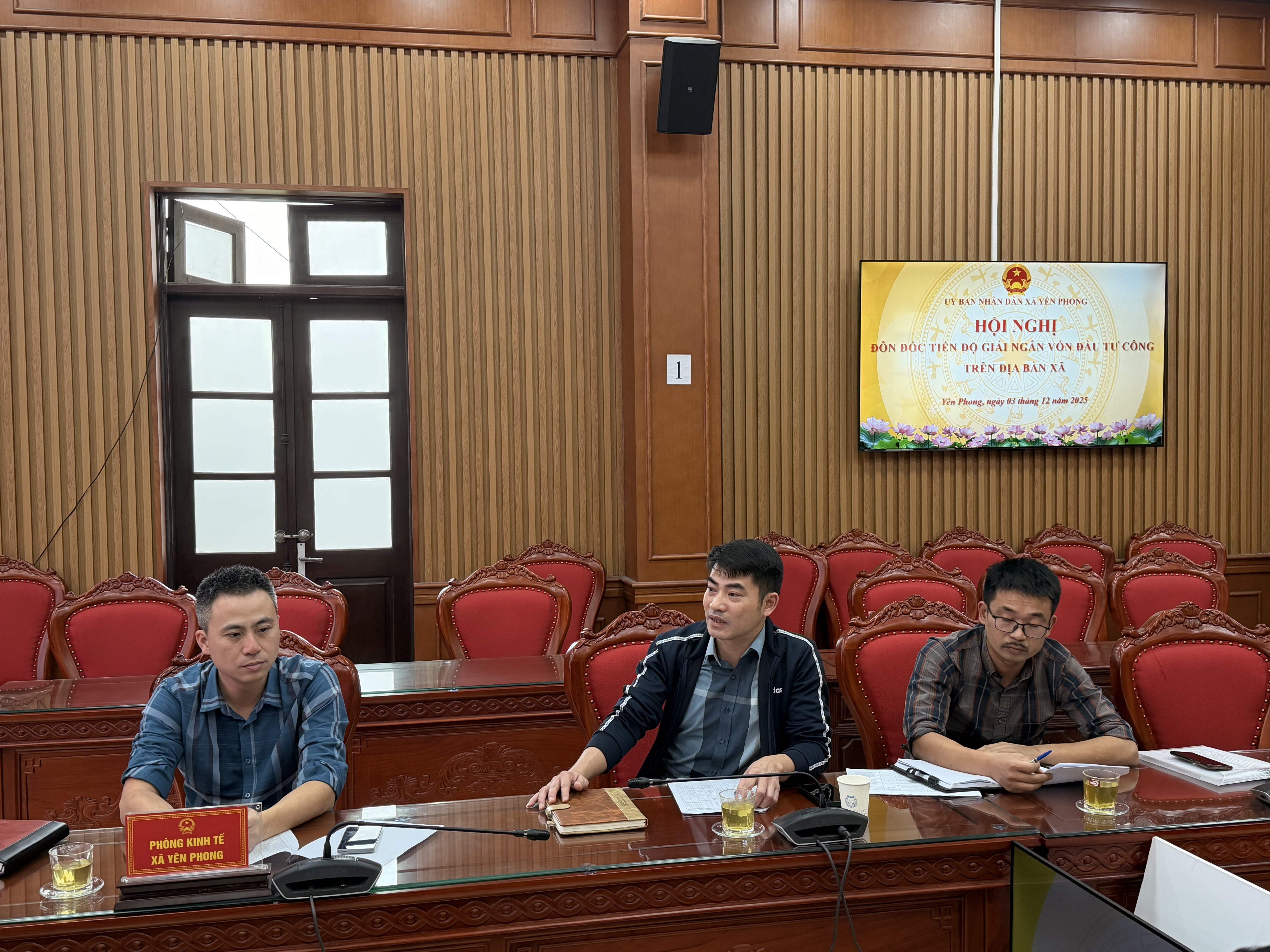 Các đại biểu thảo luận