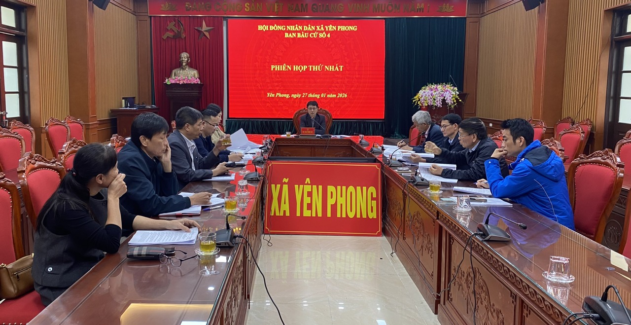 Đồng chí Cao Trung Lầu - Phó Chủ tịch HĐND xã chủ trì hội nghị